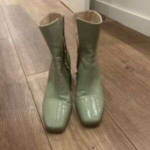 So Me Matcha Sage Green Patent Leather Square Toe Block Heel Ankle Boots size 9